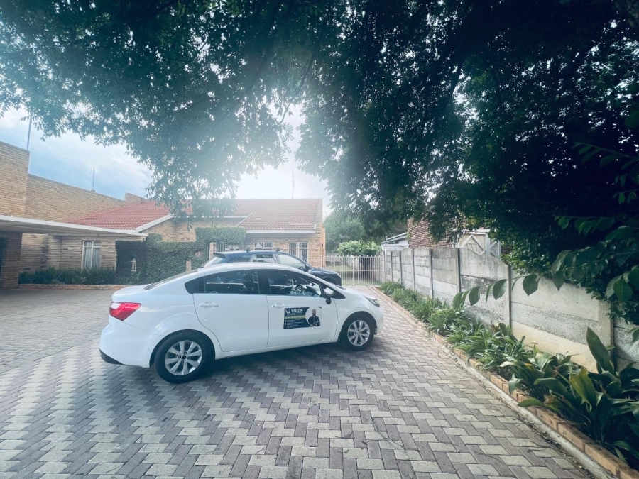 5 Bedroom Property for Sale in Potchefstroom South North West